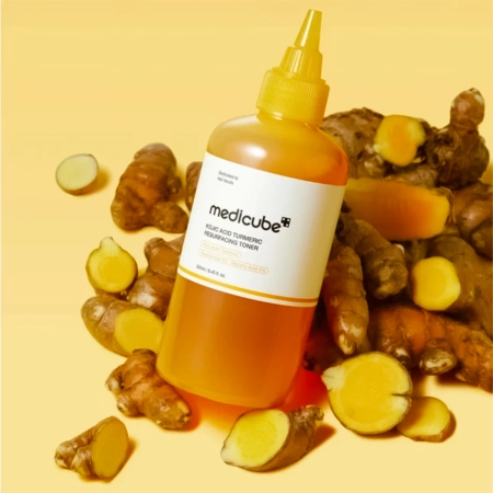 Medicube - Kojic Acid Turmeric Resurfacing Toner - Šviesinantis Veido Tonikas - 250ml