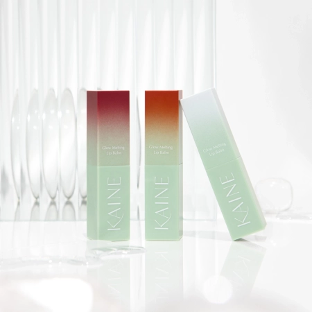 Kaine - Glow Melting Lip Balm – Drėkinamasis Lūpų Balzamas – #Warm Apricot – 3,7 g